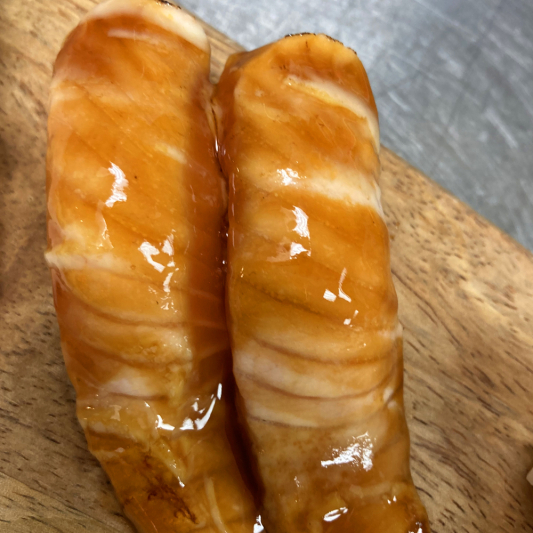 Grilled Salmon Sushi (2 pcs)