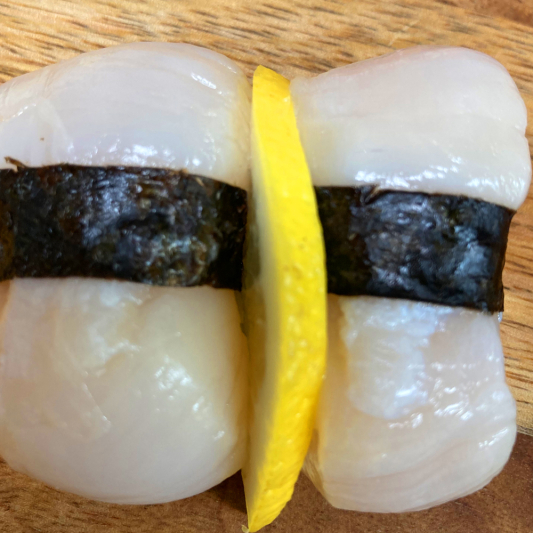 Scallop Sushi (2 pcs)